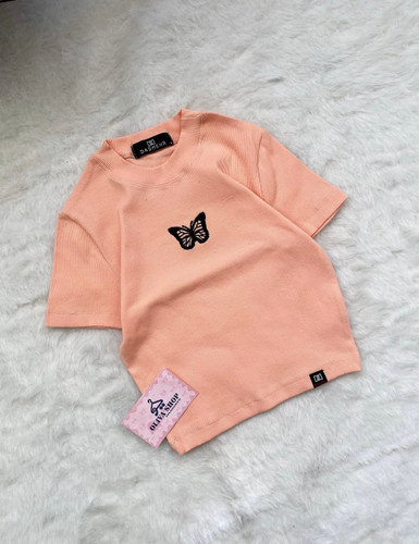 کراپ تیشرت گلبهی طرح پروانه